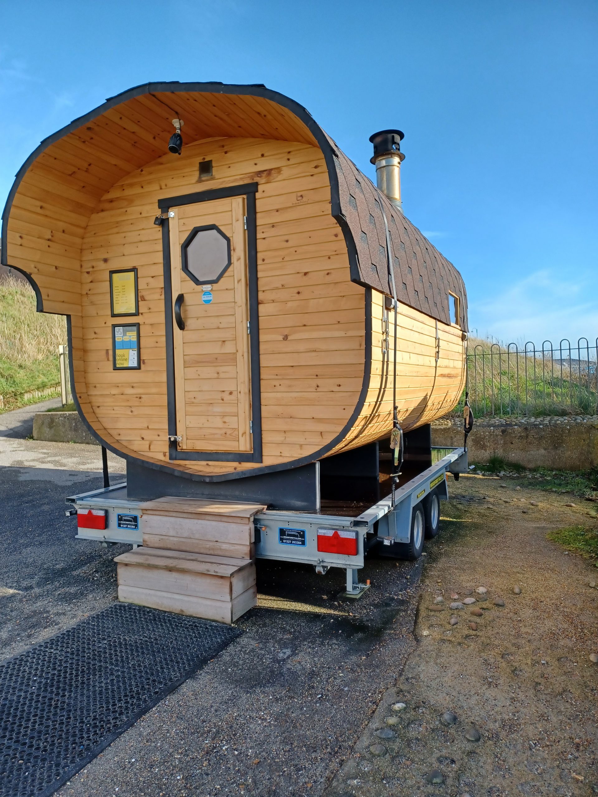 A sauna cabin in the form of a Romany cart